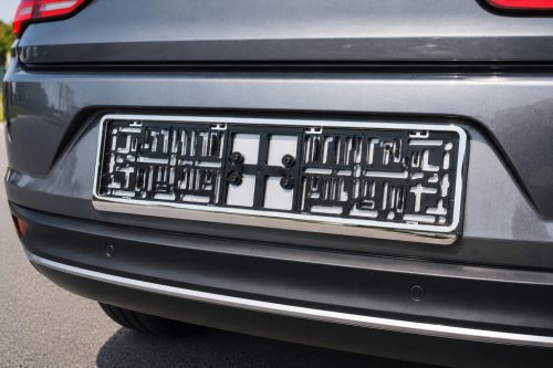 AUTO-STYLE 'Klick' műanyag rendszámtábla-tartó – 52 x 11 cm – króm