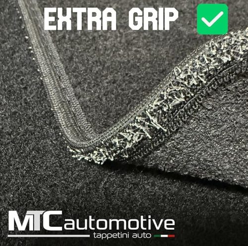 Padlószőnyeg készlet Fiat Freemont (2011–), egyedi méret, csúszásgátló, megerősített gumitalpbetéttel